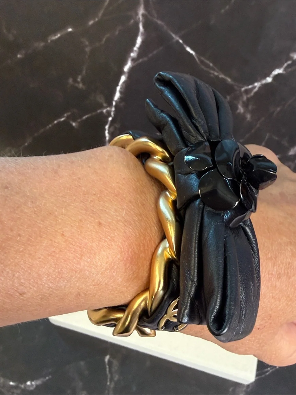 CHANEL Runway Black Leather Bow Bracelet with Gold Chain 2020 Autumn
